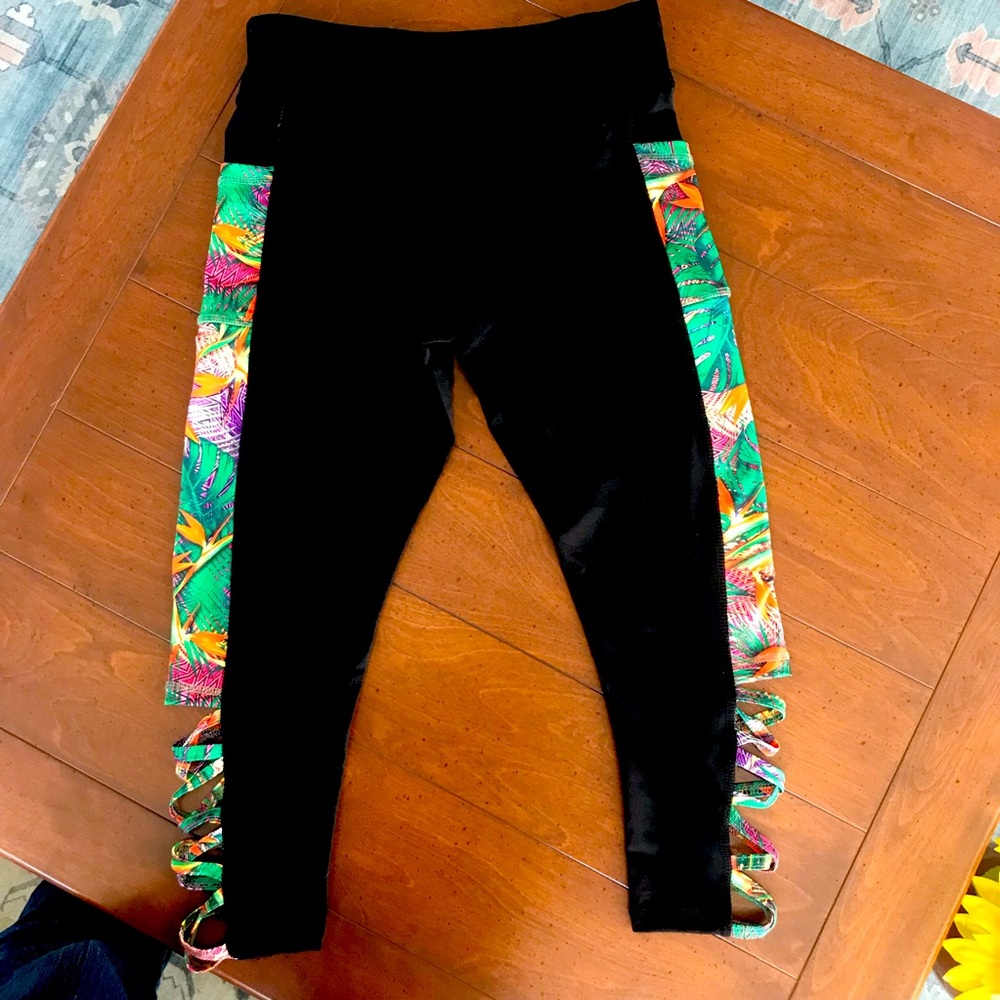 Vibrant Black and Multicolor Leggings Activewear NWOT‎